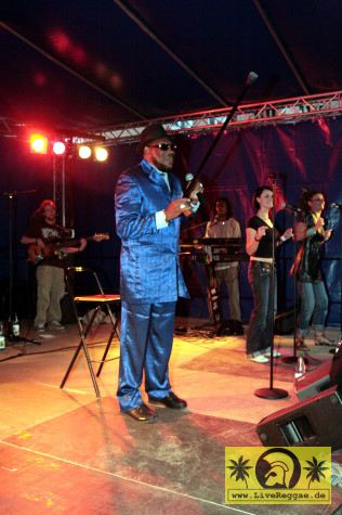 Derrick Morgen (Jam) with The Yard Vibes Crew - Grassimuseum, Leipzig 13. Juni 2009 (6).jpg